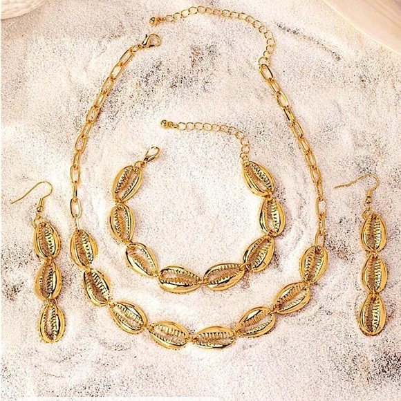 Gold Shell Necklace Bracelet Earrings Set, Gold Plated, Summer Vacation - Picture 4 of 5